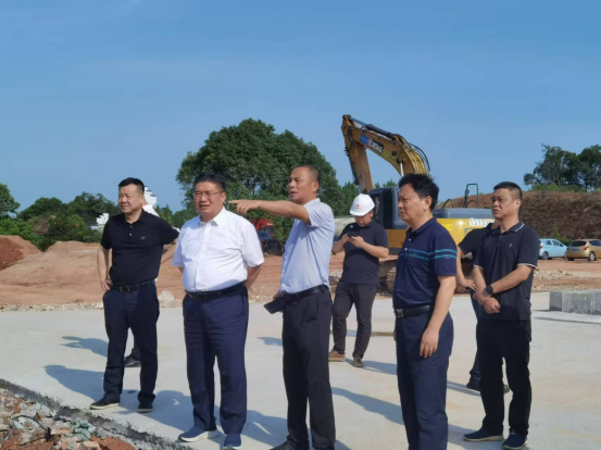 市向导饶清华、祝美清调研督导二十一中项目建设情形